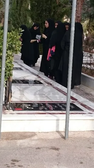 برگزاری برنامه غبارروبی و گلباران گلزار مطهر شهدا شاهرود+تصاویر