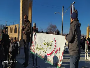 غباروبی قبورمطهر شهدا شهر عسگران به مناسبت ایام الله دهه مبارک فجر