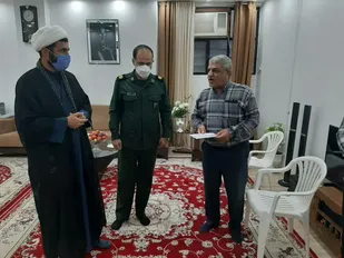 دیدار و تجلیل از خانواده شهدا توسط سپاه مسجدسلیمان در هفته دفاع مقدس