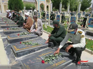 گلزار شهدای  چادگان غبار روبی و عطر افشانی شد