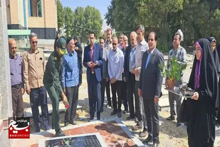 غبارروبی&nbsp; و عطرافشانی گلزار شهدای شهر برزول و بخش زرین دشت نهاوند