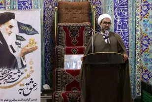 امام خمینی با نهضت الهی خود به ایران عزت بخشید