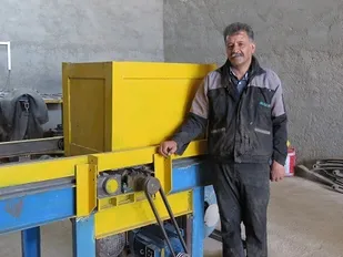 ساخت دستگاه تولید تراشه چوب با همت مبتکر بسیجی خوسفی