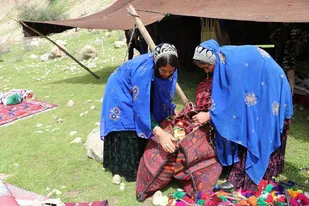 چرخ اقتصاد کوچ&zwnj;نشینی با محوریت زنان عشایر می&zwnj;چرخد