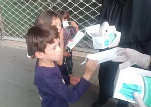 توزیع ماسک و بروشور در بین اهالی ناحیه مالک اشتر