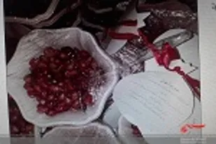 توزیع ۴۰ بسته انار دون شده بین کودکان و نوجوانان نیازمند