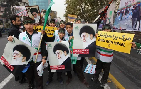 راهپیمایی 13 آبان در 8 نقطه نطنز برگزار شد