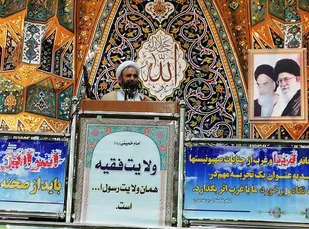 مسئولین و روحانیون با پرهیز از اشرافی گری مردم را با خود همراه کنند