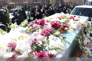 پیکر مطهر شهید خسرو قادری بر دستان مردم شهید پرور کرج تشیع شد