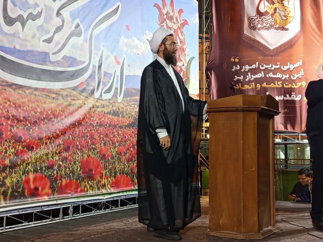 ملت ایران با الهام از مکتب عاشورا پای عهد خود با ولایت ایستاده است ملت ایران با الهام از مکتب عاشورا پای عهد خود با ولایت ایستاده است