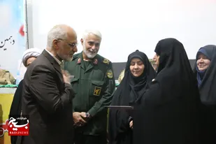 مادران شهدا مسیر تربیتی جامعه را دنبال کنند