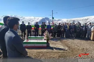 عطر افشانی قبور شهدای گمنام