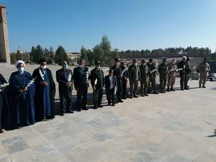 تجلیل از خانواده شهدا توسط رزمندگان گردان 102 امام حسین(علیه السلام)