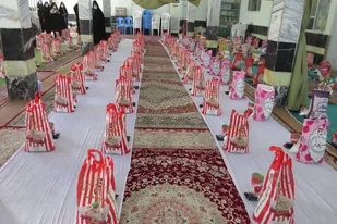 اهداء ۱۵۰ بسته معیشتی و ۴ جهیزیه توسط یکی از پایگاه های بسیج