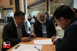دیدار ۳ ساعته و بی واسطه دکتر آقامیری با مردم استان قم/ پیگیری مشکلات بیش از ۵۰ نفر
