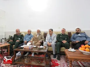 دیدار سردار رزمجو با خانواده شهید جهانگیر گرگین در شهر برازجان