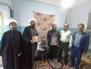 غبار روبی وعطر افشانی قبورمطهرشهداء با حضورمسئولین شهرستان زرندبرگزارگردید