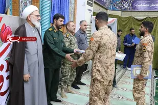 گرامیداشت روز سرباز و تجلیل از حافظان امنیت کشور در آبادان