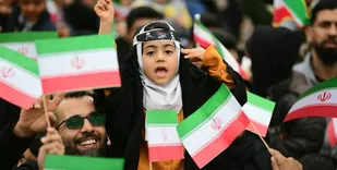 اجرای سرود &laquo;سلام فرمانده&raquo; به زبان کردی