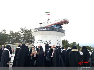 تجدید میثاق بسیجیان دانش آموز با شهدای مدافع حرم در بهشت معصومه قم