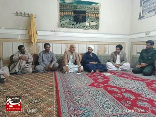 دیدار امام جمعه سراوان و رئیس بنیاد شهید با خانواده شهید عبدالصمد دهقان زهی&nbsp;