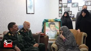 دیدار فرمانده سپاه امام رضا(ع) با خانواده شهید کاوه