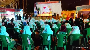 جشن کارت صد آفرین ویژه دانش آموزان دختر روزه اولی در نمایشگاه بهار ضیافت برگزار شد