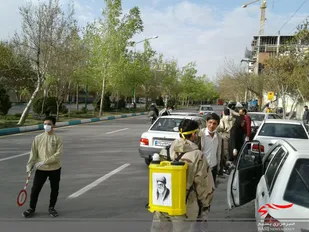 ضدعفونی و سم زدایی معابر،مساجد و خودروها توسط جهادگران بسیجی حوزه 19 سلمان فارسی ناحیه امام صادق (ع)