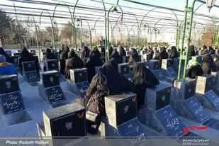 عطرافشانی مزار شهدا با حضور دانش آموزان بسیجی همدان
