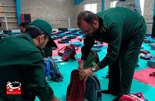 لبخند مهر بر لبان دانش آموزان قوچانی با اهدای ۸۰۰ بسته لوازم&zwnj;التحریر