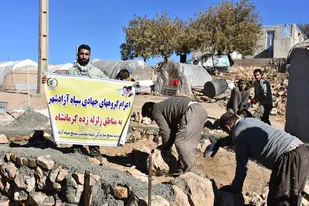 حضور جهادگران بسیجی در مناطق زلزله زده کرمانشاه