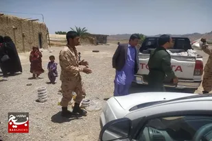 توزیع بیش از100بسته غذایی درشهرستان مهرستان