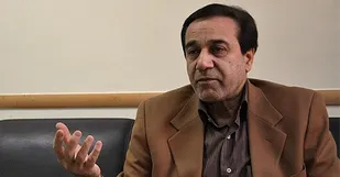 علی رغم تأکیدات رهبری تولیدات سرودهای انقلابی به صفر رسیده است/ صدا و سیما به هنرمندان ارزشی کمتر بها می دهد