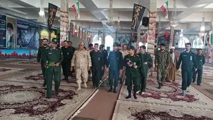 استقبال گرم مردم از فرمانده تیپ 48 فتح در زادگاهش / سردار حکمتیان: تمام قد پای ملت ایستاده ایم