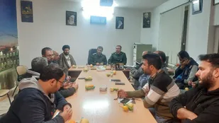 نشست صمیمی و هم اندیشی فرمانده سپاه پیشوا با بسیجیان حوزه فجر قلعه سین