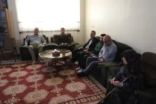 تجدید میثاق فرمانده ناحیه مقاومت بسیج امام حسین (ع) و مسئولان گرمدره با خانواده شهیدان کشاورز و طالبی/خانواده شهدا ارزشمندترین سرمایه معنوی جامعه