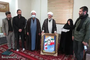 دیدار جمعی از مسئولان استان همدان با خانواده شهدای روحانی