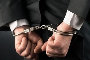 بازداشت "۲ مدیر کل" در استان فارس به اتهام اخذ رشوه میلیونی از پیمانکاران