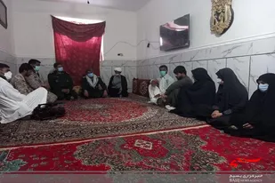 دیدار فرمانده سپاه و شورای اداری شهرستان سیب و سوران با خانواده شهیدلعل بخش البا