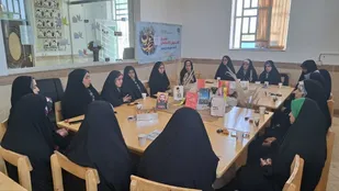 محفل خاطره گویی دفاع مقدس با محوریت کتاب در بهادران برگزار شد