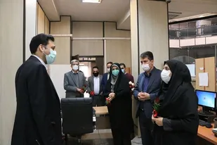 بازدید سرزده فرماندار ویژه شهرستان ری از اداره ثبت احوال