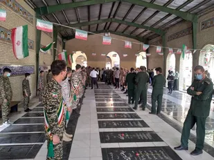 عطرافشانی گلزار شهدای شهرستان قدس