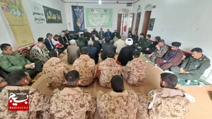 دیدار فرمانده ناحیه مقاومت بسیج بام و صفی آباد به همراه جمعی از بسیجیان و مسئولان با امام جمعه محترم شهرستان در ابتدای هفته بسیج