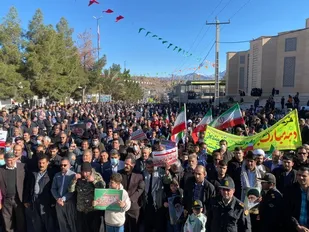 مسئولان غرب کرمانشاه از حضور مرزنشینان در راهپیمایی ۲۲ بهمن قدردانی کردند