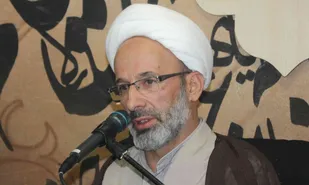 مردم و رهبری پای انقلاب محکم ایستاده اند اما برخی مسئولین دنبال از بین بردن انقلاب هستند