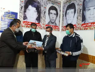 عطر افشانی و گلیاران قبور مطهر شهدا