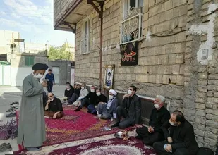مراسم عزاداری امام حسین (ع) در جوار منزل شهید مدافع حرم