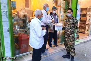 توزیع افطاری توسط بسیجیان پایگاه شهید &laquo;سجادی&raquo; ملایر