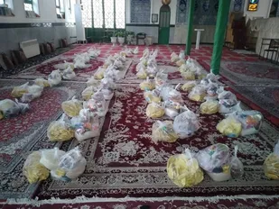 توزیع 360 پرس غذا ی نذری و 50 بسته معیشتی بین نیازمندان