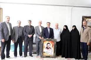 از خانواده شهید ابراهیم هادی تجلیل شد
